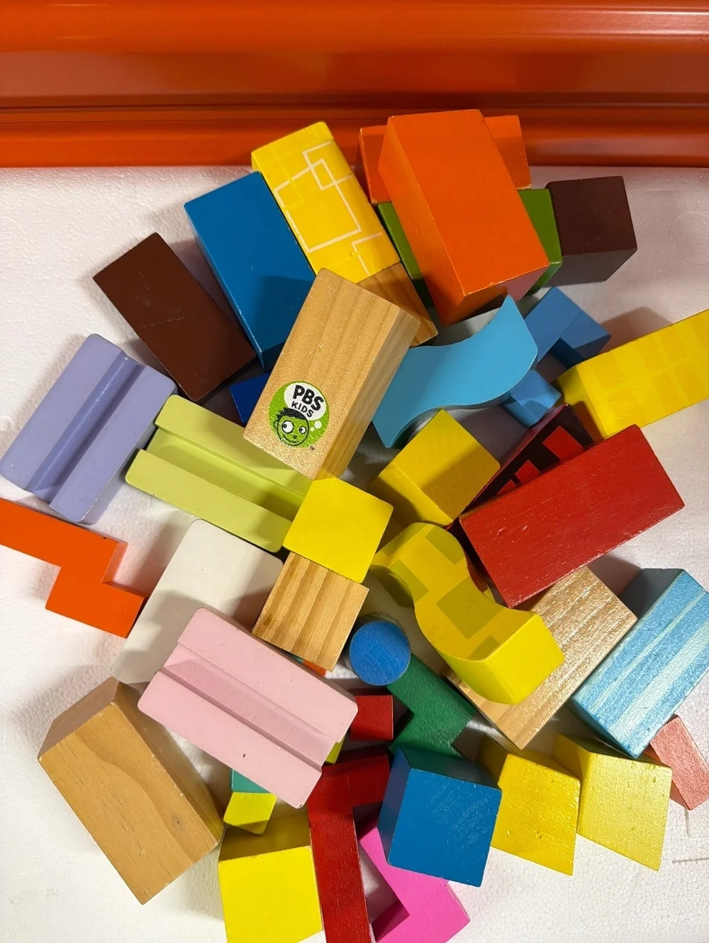 39x Miscellaneous Vintage Wooden Building Blocks Set - Colorful Educational Toy